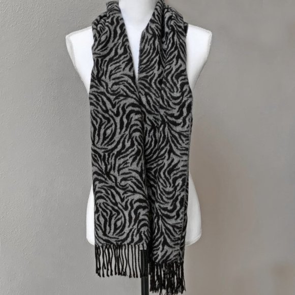 Merona black and gray zebra scarf with frayed edge - Picture 1 of 4